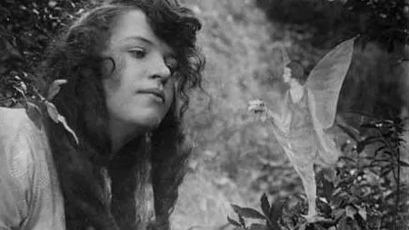 Zânele din Cottingley. Fotografiile crezute reale timp 60 de ani, autentificate chiar de Conan Doyle