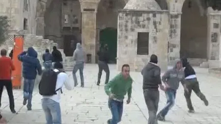 Bătaie între palestinieni şi poliţiştii israelieni. Manifestanţii au aruncat cu cocteiluri Molotov