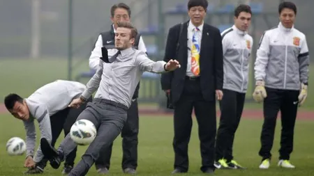 Cel mai prost şut din cariera lui David Beckham. Starul englez s-a făcut de râs în China