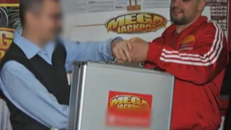 Bucureşteanul care a câştigat 100.000 de euro la păcănele şi-a încasat banii cash VIDEO