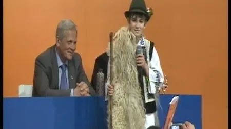 Moment folcloric la Convenţia PDL. Un copil din Suceava i-a cântat lui Vasile Blaga VIDEO