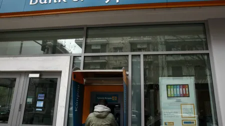 Sute de milioane de euro au fost transferaţi din Cipru în timp ce băncile au fost închise