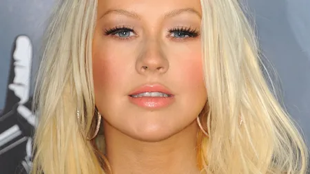 Christina Aguilera a slăbit ENORM. Cântăreaţa şi-a recăpătat silueta din adolescenţă FOTO&VIDEO