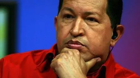 Trage de viaţă cât poate: Hugo Chavez face iarăşi chimioterapie, dar are 
