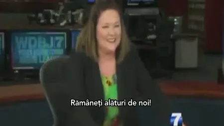 Gafa unei prezentatoare de ştiri: Nu se poate opri din RÂS în timpul emisiei VIDEO