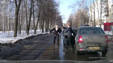 Cum se rezolvă o şicană în trafic în Rusia VIDEO