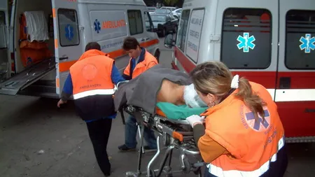 Sibiu: Trei persoane au fost rănite după ce au intrat cu maşina în zidul unei case