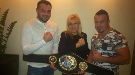 Elena Udrea, într-o şedinţă foto inedită: poze cu campioni la box