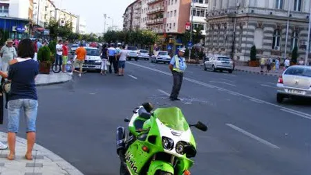 Accident STUPID. Tânără lovită de pe maşină PE TROTUAR. Şoferul a fugit de la locul accidentului