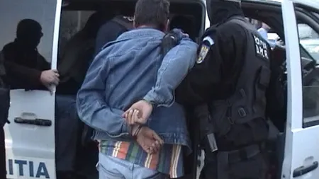 Trei bucureşteni acuzaţi că au adus din Grecia şapte kilograme de canabis au fost reţinuţi