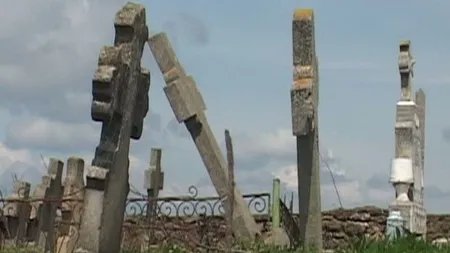 Trei copii au VANDALIZAT un cimitir într-o comună constănţeană VIDEO