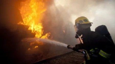 Incendiu în gara din Câmpina: Un vagon cu cocs a luat foc