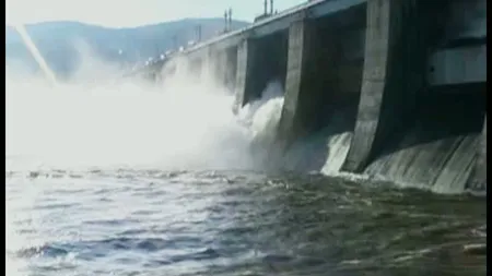 PERICOL pe Dunăre. Apele au ieşit din matcă, sute de hectare de teren sunt inundate VIDEO