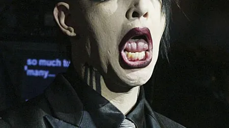 Rockerul Marilyn Manson, noua imagine a brandului Saint Laurent FOTO
