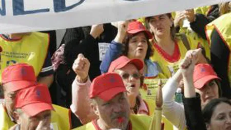 Circa 250 de sindicalişti din metalurgie, la protestul din faţa Guvernului VIDEO