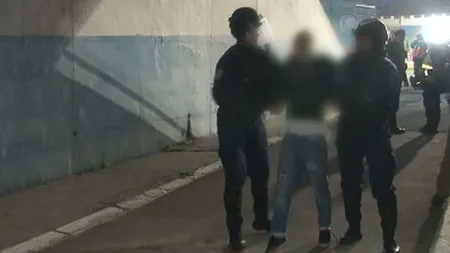 Meci cu scântei la Constanţa. Suporterii echipelor Viitorul şi Oţelul s-au bătut cu scaune VIDEO