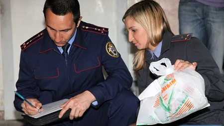 Descoperire MACABRĂ: Poliţiştii au fost ŞOCAŢI de ce au găsit în CONGELATORUL unui supermarket VIDEO