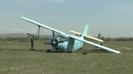 Un avion utilitar a aterizat forţat în apropiere de Strehaia