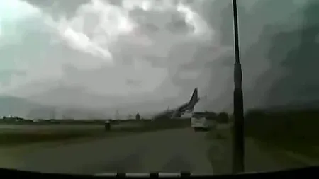 Imagini ULUITOARE surprinse în timpul PRĂBUŞIRII unui Boeing 747 în Afganistan VIDEO