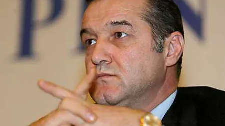 Gigi Becali, susţinut de bebeluşi FOTO