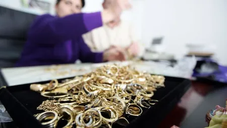 Aproape patru kilograme şi jumătate de bijuterii din aur şi argint, confiscate în Târgovişte
