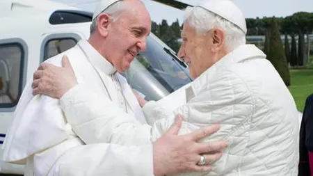 Doi papi la Vatican: Papa emerit Benedict a revenit în Cetatea Sfântă FOTO
