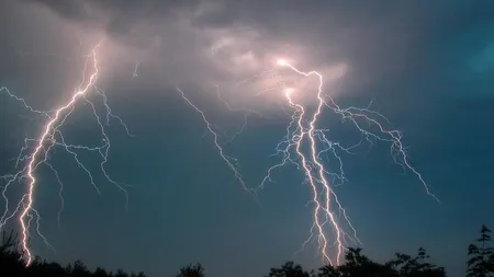 Ploi torenţiale cu fulgere şi vijelii, în mare parte a ţării PROGNOZA METEO PE TREI ZILE