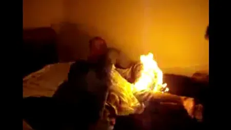 Cea mai proastă glumă din lume. I-a dat foc prietenului său pentru a se distra VIDEO