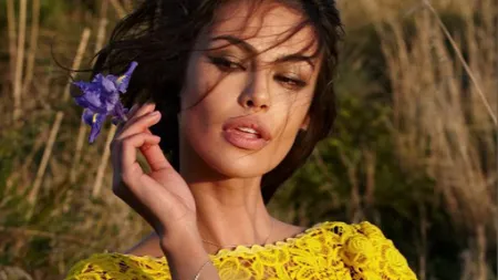 Mădălina Ghenea a dat de greu după despărţirea de Gerard Butler