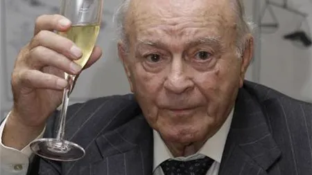 Fostul fotbalist Alfredo Di Stefano se căsătoreşte cu secretara lui, mai tânără cu 50 de ani