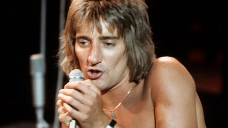 I s-a întâmplat chiar lui Rod Stewart: A agăţat o BLONDĂ pentru o noapte şi s-a trezit cu un BĂRBAT