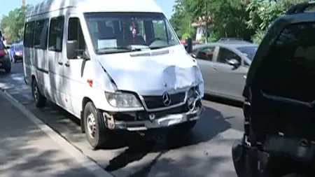 Accident rutier în Capitală: Cinci persoane au fost duse la spital VIDEO