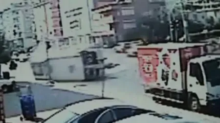 Vacanţă de COŞMAR: Doi morţi şi 25 de răniţi după ce autocarul în care se aflau s-a răsturnat VIDEO