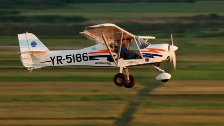 Aterizare FORŢATĂ a unui avion pe o păşune din Alba. Un cunoscut om de afaceri a fost RĂNIT