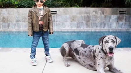 Idol la 5 ani: Cel mai elegant băieţel din lume se îmbracă numai în Tom Ford, Gucci şi D&G FOTO