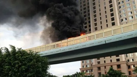 Tragedie în China: Un autobuz a luat foc într-o zonă rezidenţială. 42 de persoane au murit