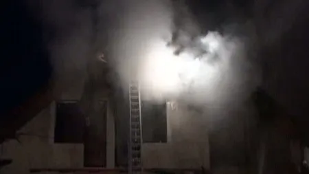 O casă din Bistriţa a fost făcută SCRUM după ce a fost lovită de FULGER VIDEO