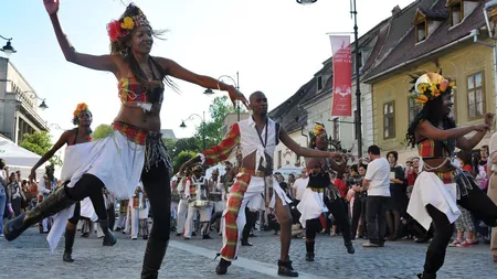 Tot centrul Sibiului, transformat pentru Festivalul de Teatru, la care vin 2.500 de artişti