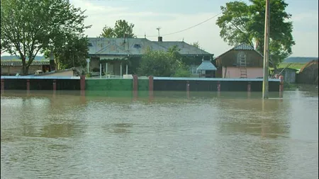Zeci de gospodării şi instituţii din Constanţa, inundate în urma unei ploi puternice
