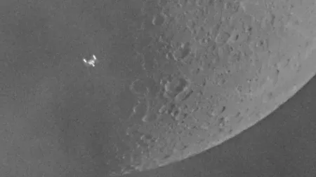 Imaginea surprinsă de un român cu ISS tranzitând peste Lună face înconjurul lumii FOTO