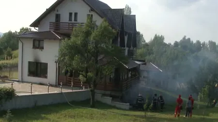 O pensiune turistică de pe Valea Prahovei a fost distrusă de un incendiu provocat