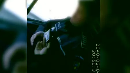 Poliţist filmat când primea şpagă VIDEO