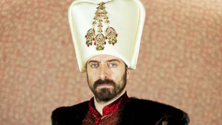 Sultanul Suleyman, la bustul gol, în vacanţă cu familia