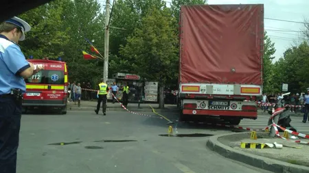 ACCIDENT la intrarea în Capitală: Un tir a scăpat de sub control şi a blocat intersecţia