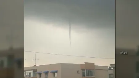 Fenomene extreme în România: Tornade şi furtuni violente la Mizil şi Bacău FOTO