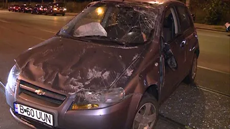 ACCIDENT ÎN CAPITALĂ: O femeie a ajuns la spital după ce maşina în care se afla s-a răsturnat VIDEO