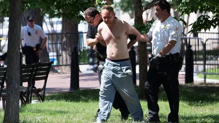 Un bărbat înarmat cu pistol şi cuţite a fost prins în apropiere de reşedinţa lui Obama