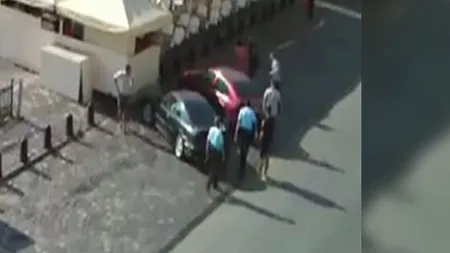 Bătaie cu şuturi şi pumni între poliţişti şi infractori, în centrul Timişoarei VIDEO