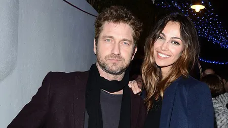 Gerard Butler şi Mădălina Ghenea s-au înghesuit cu alţi turişti în telecabina din Buşteni VIDEO