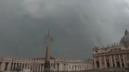 POTOP la Roma: O furtună puternică a pus pe fugă turiştii VIDEO